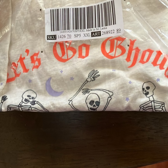 🔥VS Pink Halloween 👻NEW RELEASE👻 campus tee sz XXL NWT - Picture 4 of 8